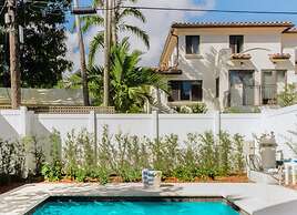 Luxury Paradise Walk to Las Olas -5 Mins to Beach