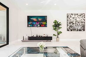 Luxury Paradise Walk to Las Olas -5 Mins to Beach