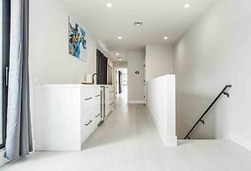 Luxury Paradise Walk to Las Olas -5 Mins to Beach