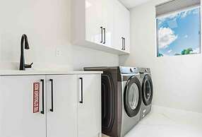 Luxury Paradise Walk to Las Olas -5 Mins to Beach