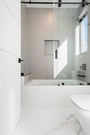 Luxury Paradise Walk to Las Olas -5 Mins to Beach