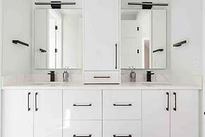 Luxury Paradise Walk to Las Olas -5 Mins to Beach