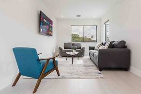 Luxury Paradise Walk to Las Olas -5 Mins to Beach