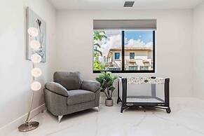 Luxury Paradise Walk to Las Olas -5 Mins to Beach