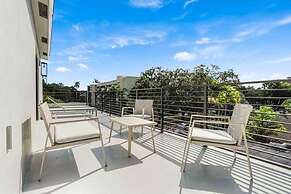 Luxury Paradise Walk to Las Olas -5 Mins to Beach