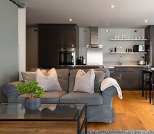 Modern Luxury Apartment In The Heart of Henley