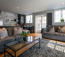 Modern Luxury Apartment In The Heart of Henley
