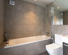 Modern Luxury Apartment In The Heart of Henley