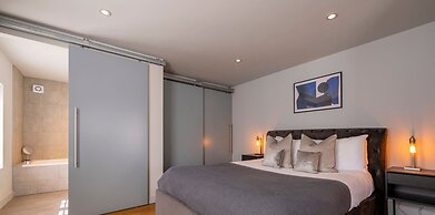 Modern Luxury Apartment In The Heart of Henley