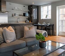 Modern Luxury Apartment In The Heart of Henley