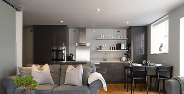 Modern Luxury Apartment In The Heart of Henley