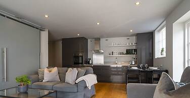 Modern Luxury Apartment In The Heart of Henley