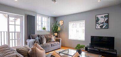 Modern Luxury Apartment In The Heart of Henley