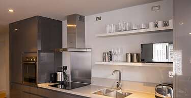 Modern Luxury Apartment In The Heart of Henley