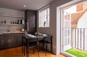 Modern Luxury Apartment In The Heart of Henley