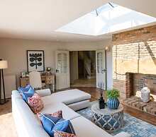 Luxurious 4 Bedroom Vineyard Villa Stanlake Park