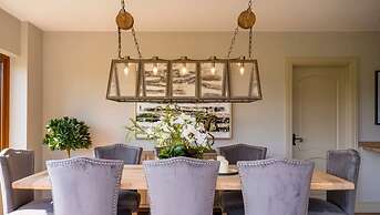 Luxurious 4 Bedroom Vineyard Villa Stanlake Park