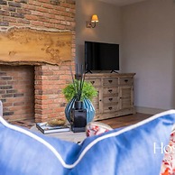Luxurious 4 Bedroom Vineyard Villa Stanlake Park