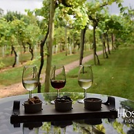 Luxurious 4 Bedroom Vineyard Villa Stanlake Park