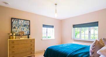 Luxurious 4 Bedroom Vineyard Villa Stanlake Park