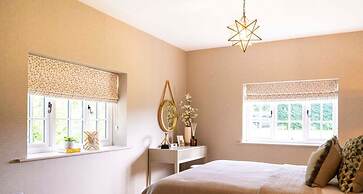 Luxurious 4 Bedroom Vineyard Villa Stanlake Park