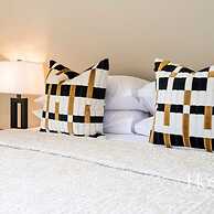 Luxurious 4 Bedroom Vineyard Villa Stanlake Park