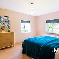 Luxurious 4 Bedroom Vineyard Villa Stanlake Park