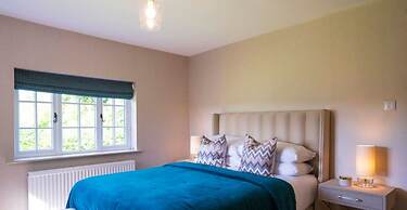 Luxurious 4 Bedroom Vineyard Villa Stanlake Park