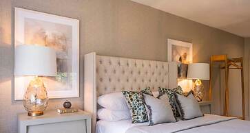 Luxurious 4 Bedroom Vineyard Villa Stanlake Park