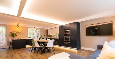 The Victoria - Central Luxury Home