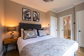 The Victoria - Central Luxury Home