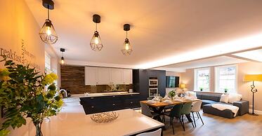 The Victoria - Central Luxury Home