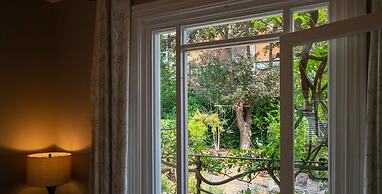 The Victoria - Central Luxury Home