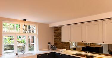 The Victoria - Central Luxury Home