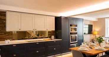 The Victoria - Central Luxury Home