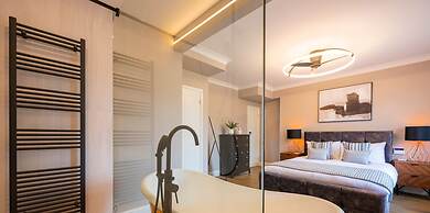 The Victoria - Central Luxury Home
