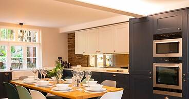 The Victoria - Central Luxury Home