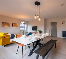 Super Vibrant 2 Bedroom With Parking