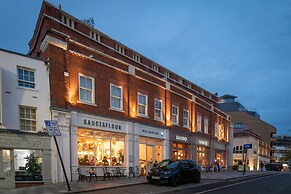 Super Vibrant 2 Bedroom With Parking