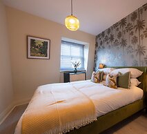 Super Vibrant 2 Bedroom With Parking