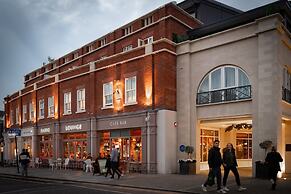 Super Vibrant 2 Bedroom With Parking