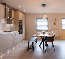 Super Vibrant 2 Bedroom With Parking