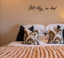 Super Vibrant 2 Bedroom With Parking