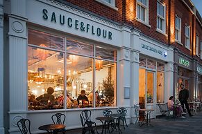 Super Vibrant 2 Bedroom With Parking