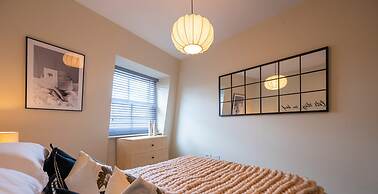 Super Vibrant 2 Bedroom With Parking