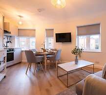 Super Central Apartment Close To River Station