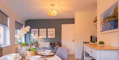 Super Central Apartment Close To River Station