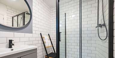 Super Central Apartment Close To River Station