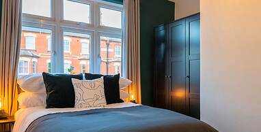 Super Central Apartment Close To River Station