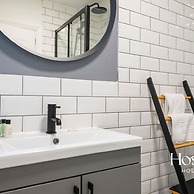 Super Central Apartment Close To River Station